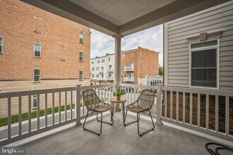 423 Parkview Ave in Gaithersburg, MD - Building Photo - Building Photo