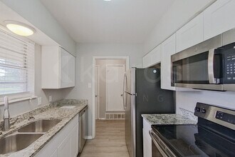 168 Creekview Dr E in Red Oak, TX - Foto de edificio - Building Photo