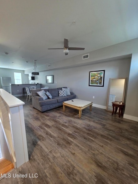 107 E Orchard Loop in D'Iberville, MS - Foto de edificio - Building Photo