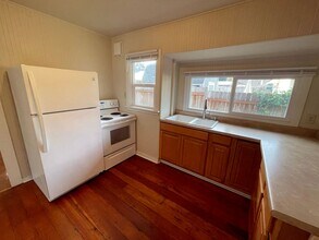 2406 N Russet St in Portland, OR - Building Photo - Building Photo