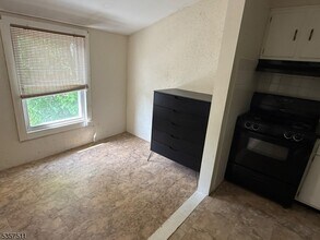 36 Malvern Pl in Verona, NJ - Building Photo - Building Photo