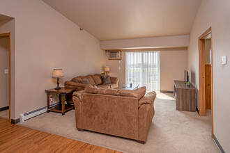 West Ridge Apartments in Dickinson, ND - Building Photo - Interior Photo