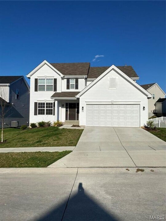 518 Golden Leaf Ct in Lake St. Louis, MO - Building Photo