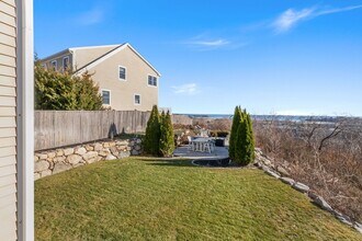 126 Eastern Ave, Unit 2 in Gloucester, MA - Foto de edificio - Building Photo