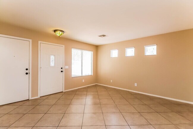 10653 W Poinsettia Dr in Avondale, AZ - Building Photo - Building Photo