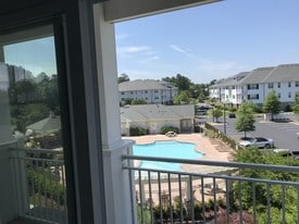 4301 Colindale Rd, Unit 302 in Chesapeake, VA - Building Photo