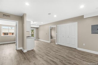 134 W University Dr in Rochester, MI - Foto de edificio - Building Photo