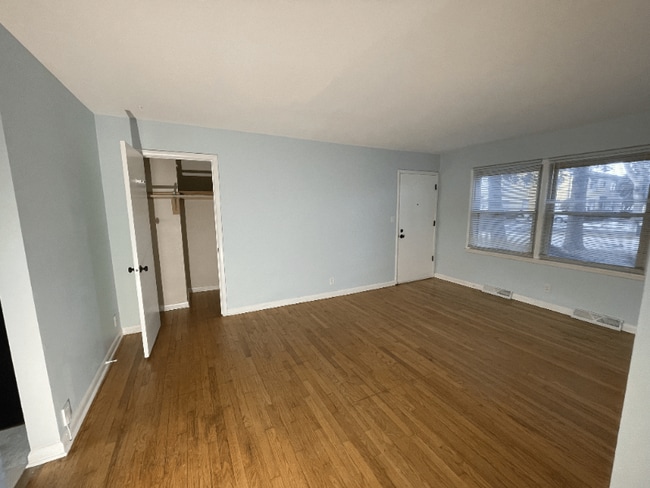 1025 Mayfair Dr in Racine, WI - Building Photo - Building Photo