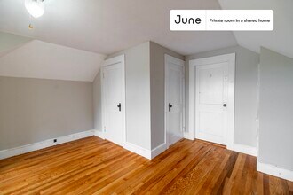 Room in Shared 4 bed/1 bath home in Somerville, MA - Building Photo - Building Photo