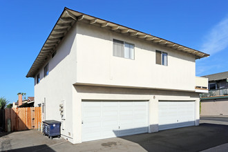 16572 Sabot Ln in Huntington Beach, CA - Building Photo - Building Photo