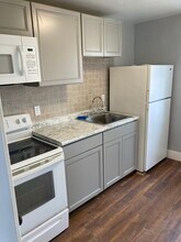 240 W Hallam Ave, Unit 2 in Washington, PA - Building Photo - Building Photo