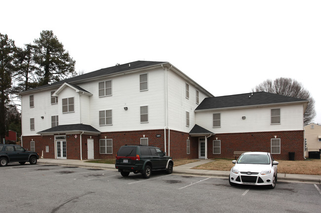 Abbey Court in Greensboro, NC - Building Photo - Building Photo