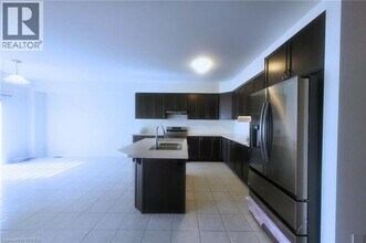 70 Hitchman St in Brant, ON - Building Photo - Building Photo