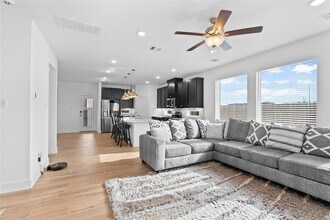 7831 Swooping Swallow Ln in Katy, TX - Foto de edificio - Building Photo