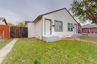1532 Whitaker Ave in Dallas, TX - Building Photo - Building Photo