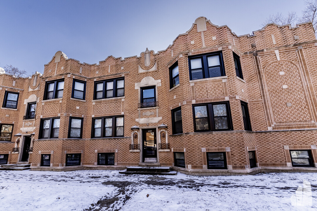 4417 W School St, Unit 1 in Chicago, IL - Foto de edificio