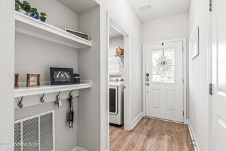 243 Dahlia Falls Dr in Jacksonville, FL - Building Photo - Building Photo