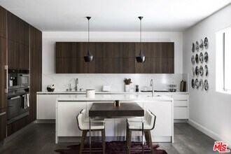 732 Huntley Dr-Unit -1 in West Hollywood, CA - Building Photo - Building Photo