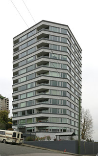 Royal Albert Towers in New Westminster, BC - Building Photo - Building Photo