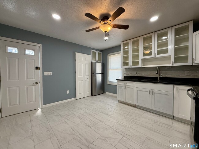 8 Scott St in Naugatuck, CT - Building Photo - Building Photo