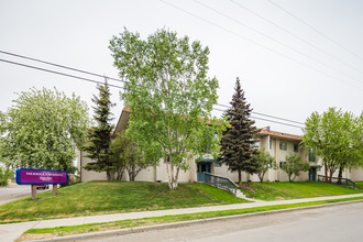 Merrill Crossing in Anchorage, AK - Foto de edificio - Building Photo