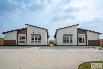 3604 Hidalgo Cir, Unit 1 in Brownsville, TX - Building Photo - Building Photo
