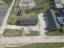125 W Monroe St in Kountze, TX - Building Photo