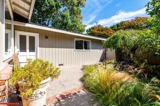 81 Walnut Ave in Atherton, CA - Building Photo - Building Photo
