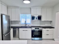 831 NE 1st Pl, Unit 14 in Hialeah, FL - Building Photo - Building Photo