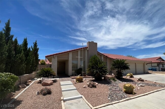 8640 Cremona Dr in Las Vegas, NV - Building Photo - Building Photo
