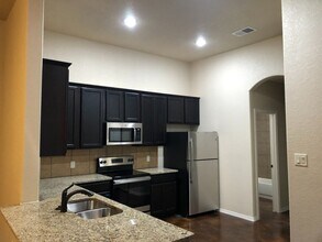 10155 Westover Bluff-Unit -102 in San Antonio, TX - Building Photo - Building Photo