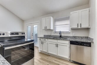 418 S Las Vegas Trail in White Settlement, TX - Building Photo - Building Photo