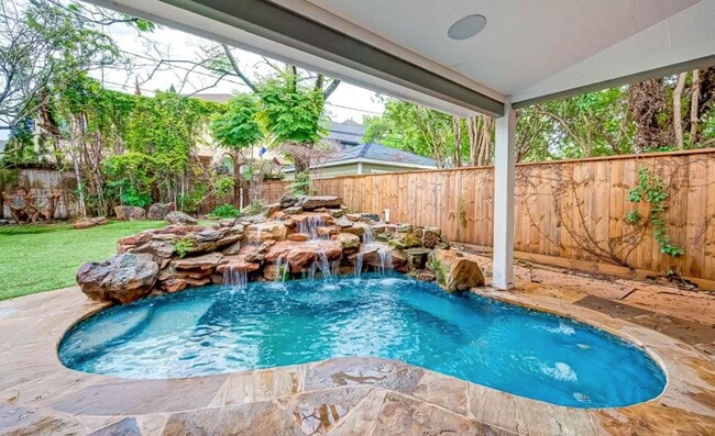 4026 Drummond St in Houston, TX - Building Photo - Building Photo