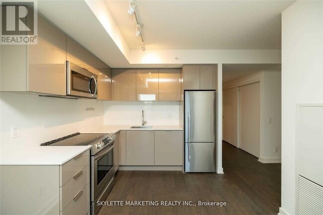 property at 25 Richmond St E