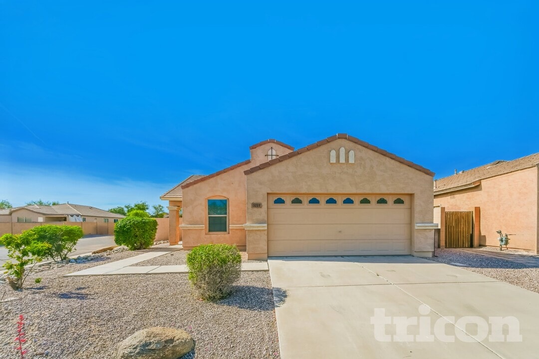 3227 W Dancer Ln in San Tan Valley, AZ - Building Photo