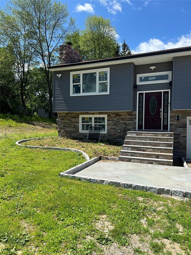 4 Glen Ct in Poughkeepsie, NY - Building Photo - Building Photo
