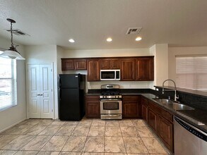 10224 Tait St in Las Vegas, NV - Building Photo - Building Photo