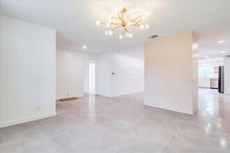 1913 Rogge Ln in Austin, TX - Building Photo - Building Photo