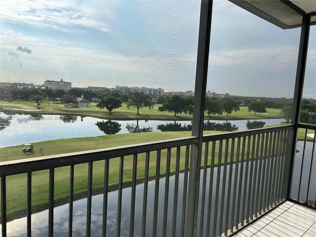 3100 W Rolling Hills Cir