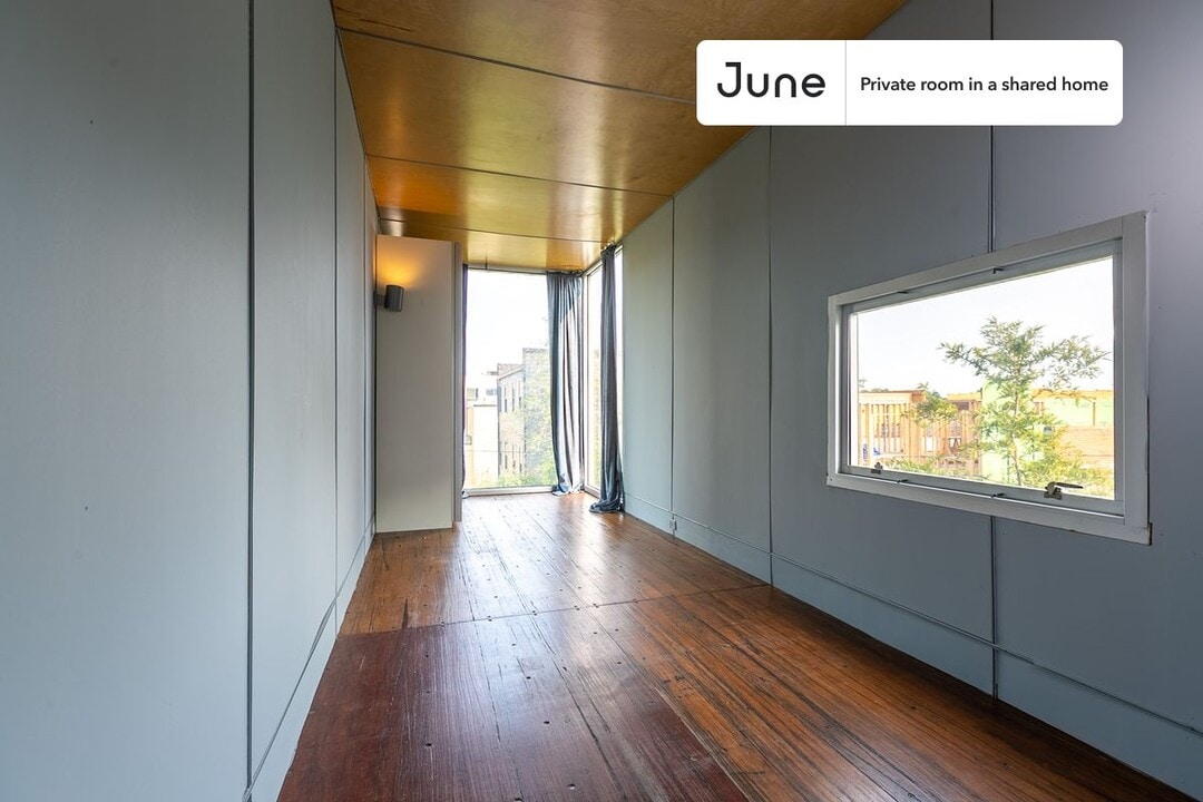 Private bedroom in 6 bed/6 bath Home in Washington, DC - Building Photo