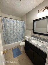 2410 Seabury Pl N in Jacksonville, FL - Foto de edificio - Building Photo