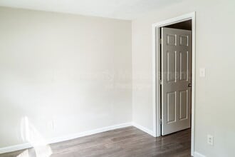 1136 Valley Dr SW in Knoxville, TN - Building Photo - Building Photo
