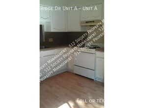 11400 Walnut Ridge Dr in Austin, TX - Building Photo - Building Photo