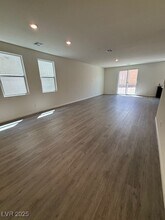 561 Ruby Robin Ave in Henderson, NV - Building Photo - Building Photo