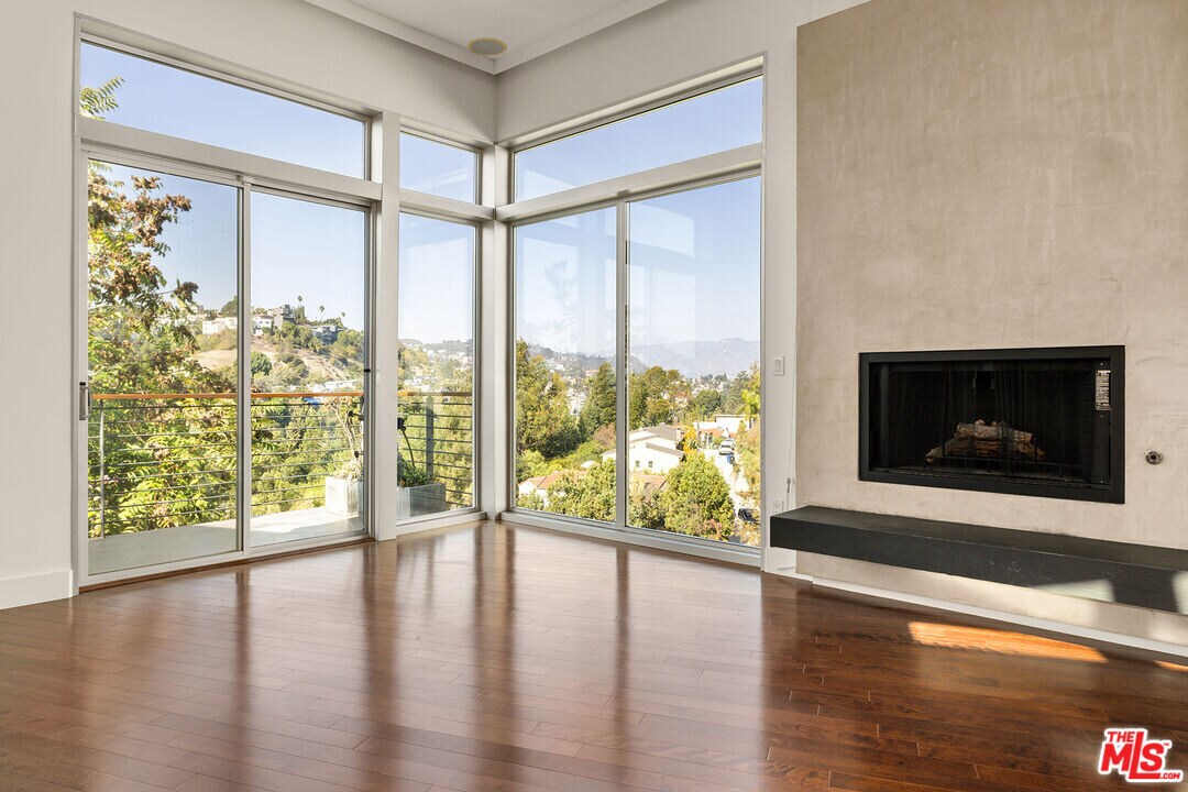 3255 Fernwood Ave in Los Angeles, CA - Building Photo