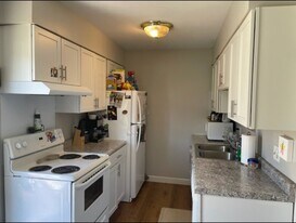 2009 Yorktowne Dr, Unit 2009