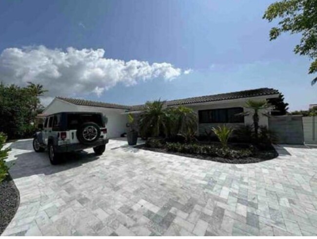 991 SE 9th Ave in Pompano Beach, FL - Building Photo - Building Photo