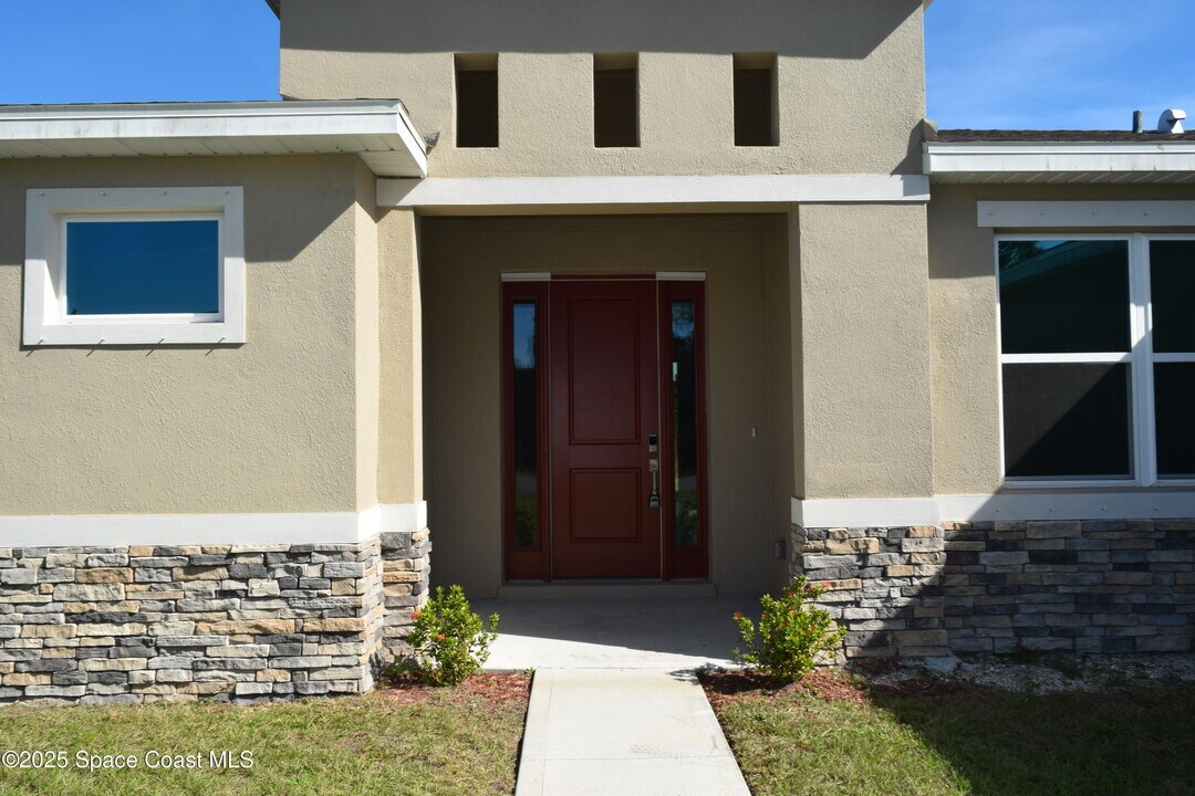 3143 Fullerton Ave in Palm Bay, FL - Building Photo