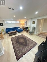 100 Richardson Dr in Aurora, ON - Building Photo - Building Photo