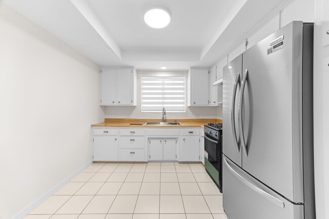4345 Ventura Canyon Ave in Los Angeles, CA - Building Photo - Building Photo